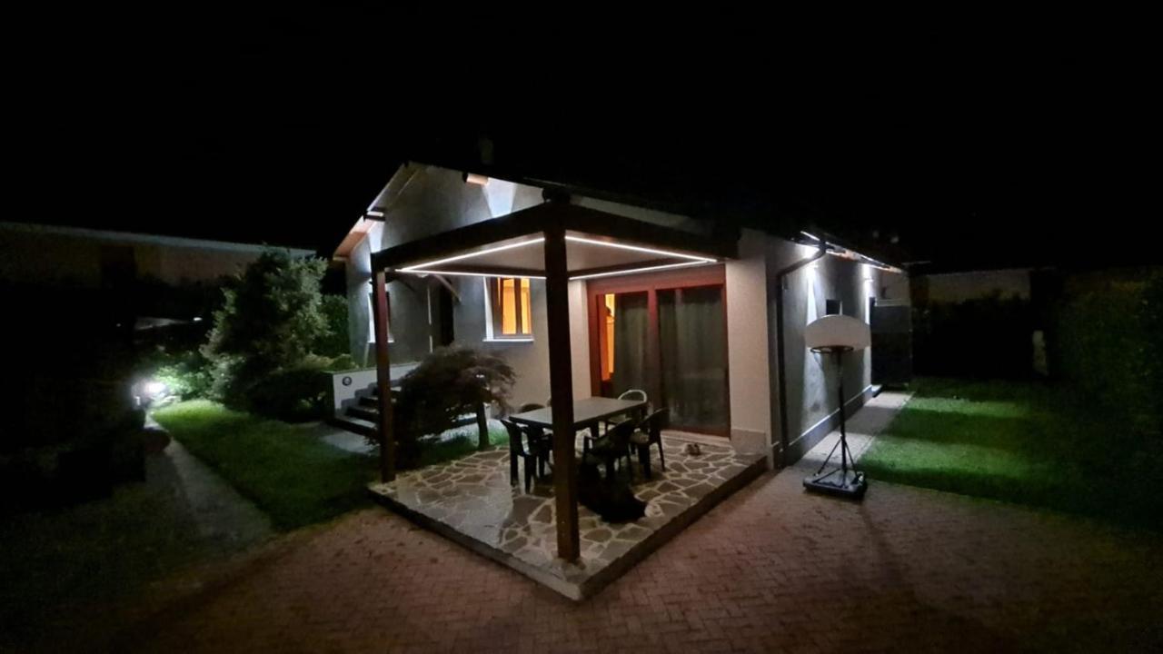 Villa Iris -Pet Friendly Stay - Garden - Private Parking- Bike Friendly Holiday House Colico Exterior foto