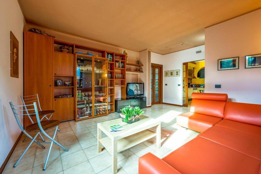 Villa Iris -Pet Friendly Stay - Garden - Private Parking- Bike Friendly Holiday House Colico Exterior foto