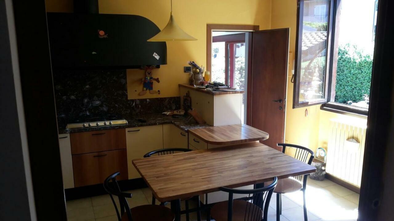 Villa Iris -Pet Friendly Stay - Garden - Private Parking- Bike Friendly Holiday House Colico Exterior foto